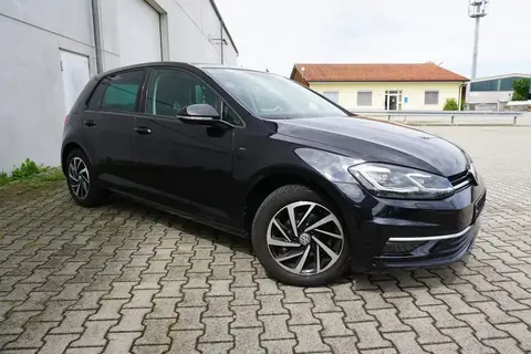 Used VOLKSWAGEN GOLF Petrol 2018 Ad 