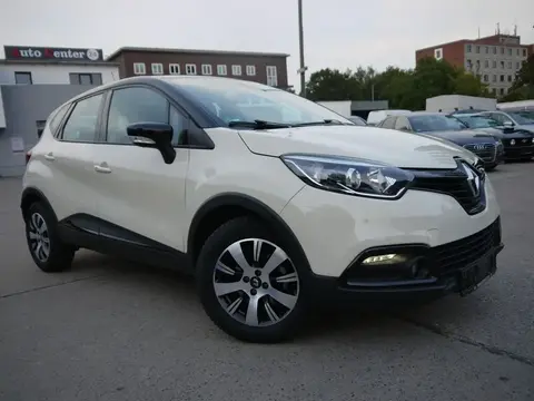 Used RENAULT CAPTUR Petrol 2015 Ad 