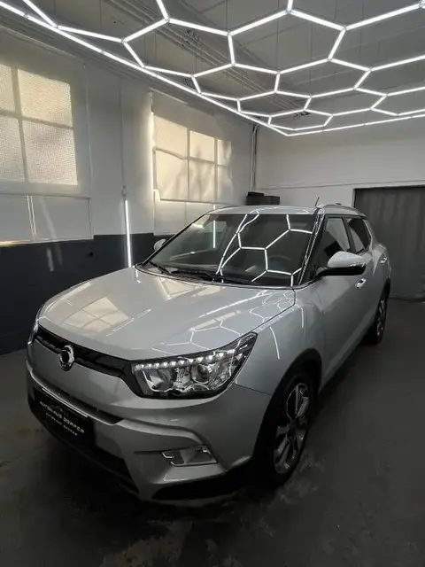 Annonce SSANGYONG TIVOLI Essence 2015 d'occasion 