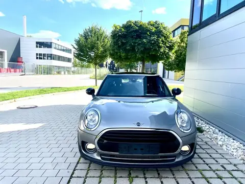 Annonce MINI COOPER Essence 2019 d'occasion Allemagne