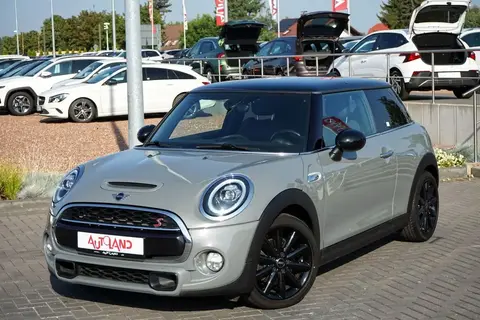 Annonce MINI COOPER Essence 2018 d'occasion Allemagne