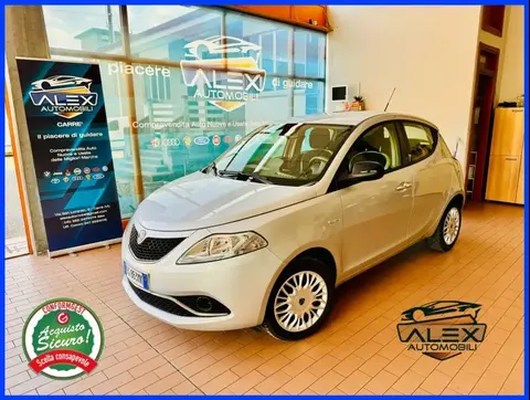 Annonce LANCIA YPSILON Essence 2016 d'occasion 