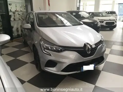 Used RENAULT CLIO Hybrid 2022 Ad 