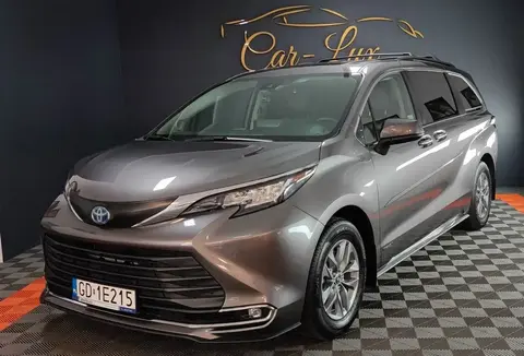 Used TOYOTA SIENNA Hybrid 2021 Ad 