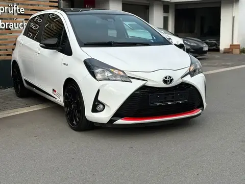 Used TOYOTA YARIS Hybrid 2019 Ad 