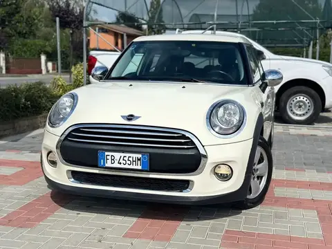 Used MINI ONE Petrol 2015 Ad 