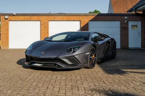 Used LAMBORGHINI AVENTADOR Petrol 2018 Ad 