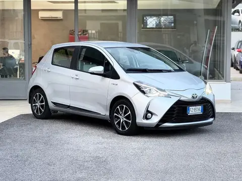 Used TOYOTA YARIS Hybrid 2019 Ad 