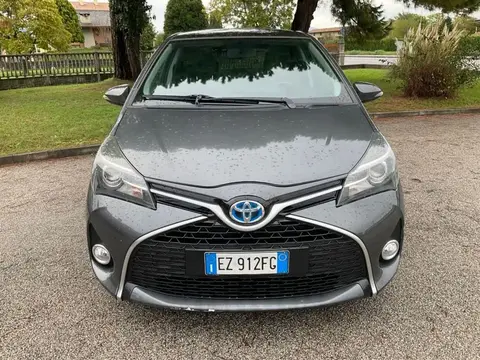 Used TOYOTA YARIS Hybrid 2015 Ad 