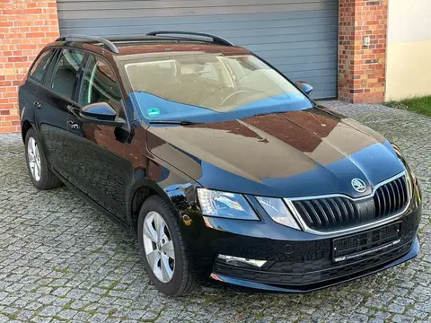 Used SKODA OCTAVIA Petrol 2018 Ad 