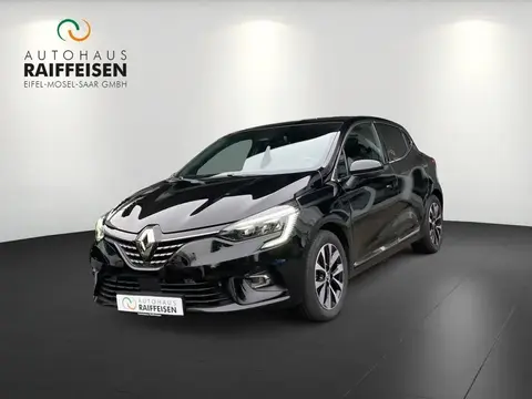 Used RENAULT CLIO Hybrid 2022 Ad 