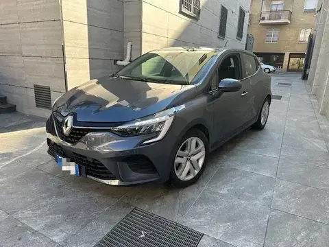 Used RENAULT CLIO Hybrid 2022 Ad 