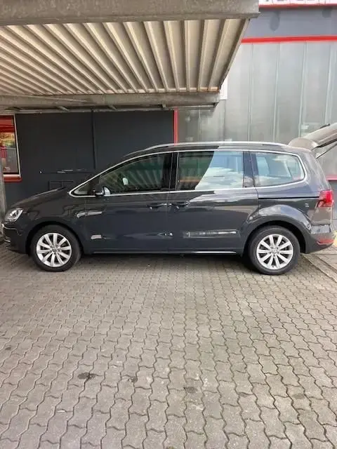 Used VOLKSWAGEN SHARAN Petrol 2020 Ad 