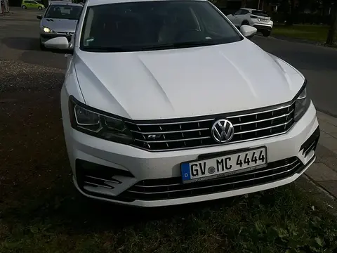 Used VOLKSWAGEN PASSAT Petrol 2018 Ad 