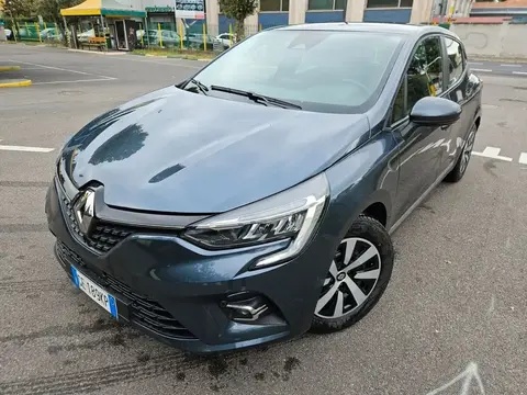 Used RENAULT CLIO Hybrid 2021 Ad 