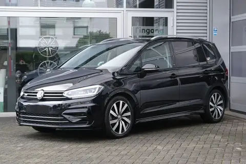 Used VOLKSWAGEN TOURAN Petrol 2018 Ad 