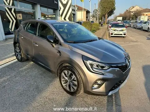 Used RENAULT CAPTUR Hybrid 2021 Ad 