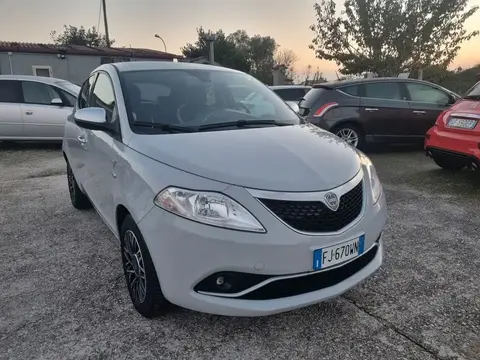 Annonce LANCIA YPSILON Essence 2017 d'occasion 