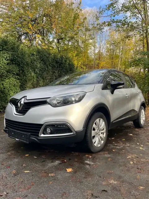 Used RENAULT CAPTUR Petrol 2016 Ad 