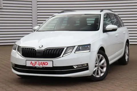 Used SKODA OCTAVIA Petrol 2018 Ad 