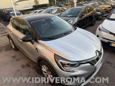 Used RENAULT CAPTUR Hybrid 2022 Ad 