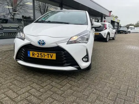 Used TOYOTA YARIS Hybrid 2018 Ad 