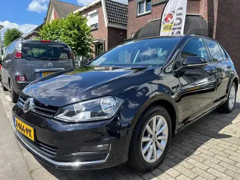 Used VOLKSWAGEN GOLF Petrol 2015 Ad 