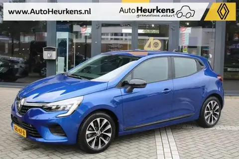 Used RENAULT CLIO Hybrid 2023 Ad 