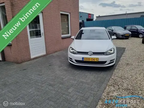 Used VOLKSWAGEN GOLF Petrol 2015 Ad 