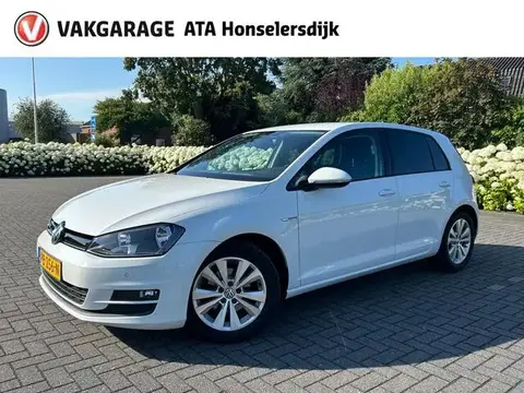 Used VOLKSWAGEN GOLF Petrol 2017 Ad 