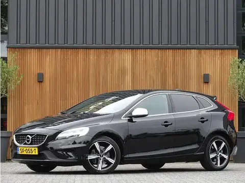 Annonce VOLVO V40 Essence 2018 d'occasion 