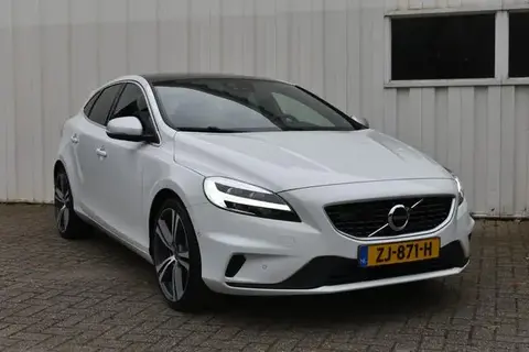 Annonce VOLVO V40 Essence 2019 d'occasion 