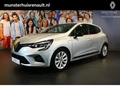 Used RENAULT CLIO Hybrid 2022 Ad 