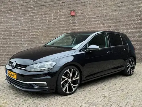 Used VOLKSWAGEN GOLF Petrol 2017 Ad 