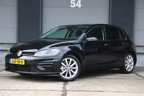 Used VOLKSWAGEN GOLF Petrol 2018 Ad 