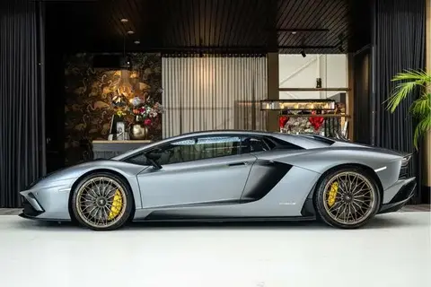 Used LAMBORGHINI AVENTADOR Petrol 2018 Ad 