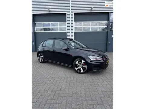 Used VOLKSWAGEN GOLF Petrol 2015 Ad 