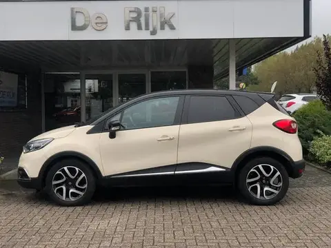 Used RENAULT CAPTUR Petrol 2015 Ad 