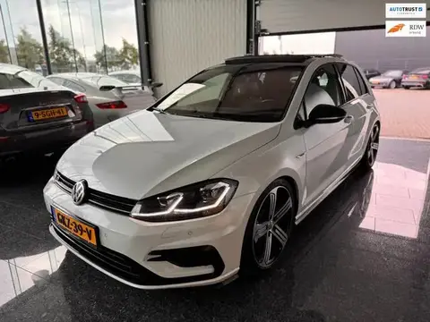 Used VOLKSWAGEN GOLF Petrol 2017 Ad 