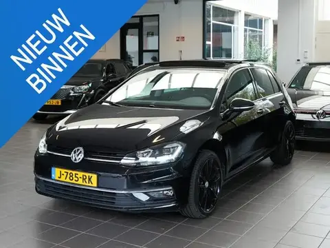 Used VOLKSWAGEN GOLF Petrol 2017 Ad 