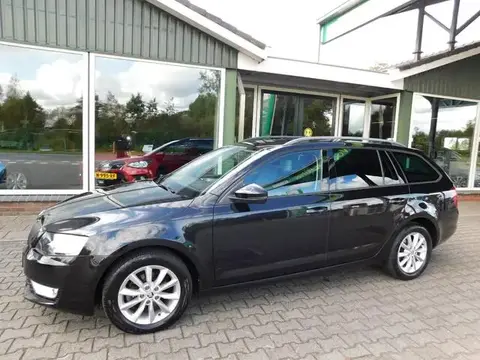 Used SKODA OCTAVIA Petrol 2016 Ad 