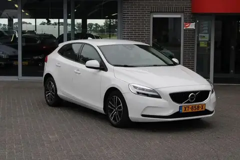 Annonce VOLVO V40 Essence 2019 d'occasion 