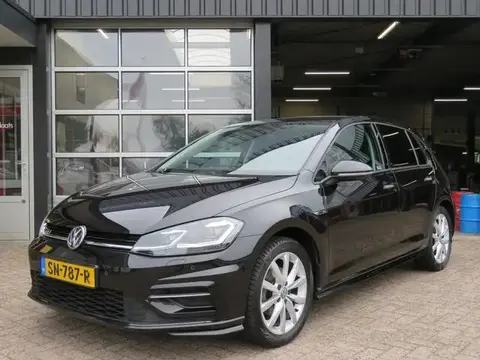 Used VOLKSWAGEN GOLF Petrol 2017 Ad 