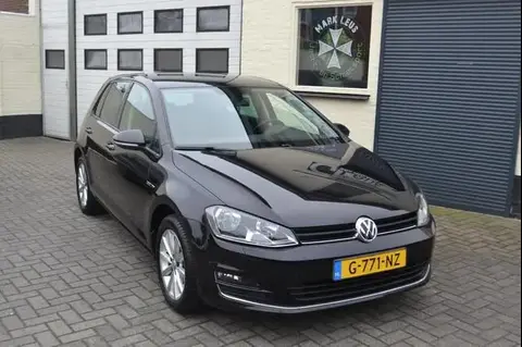 Used VOLKSWAGEN GOLF Petrol 2015 Ad 