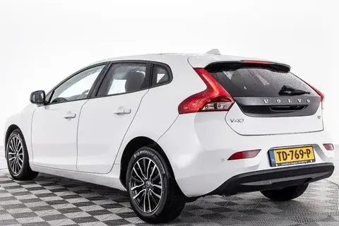 Annonce VOLVO V40 Essence 2018 d'occasion 