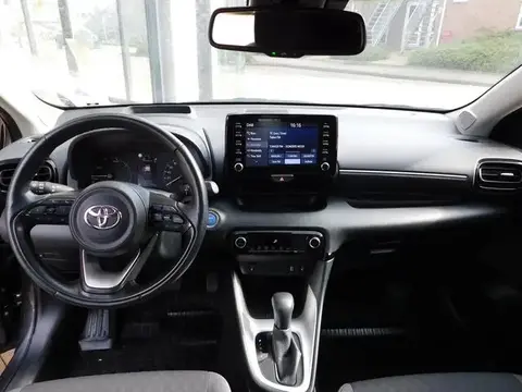 Used TOYOTA YARIS Hybrid 2021 Ad 