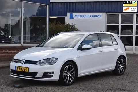 Used VOLKSWAGEN GOLF Petrol 2017 Ad 