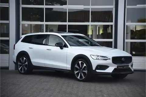 Used VOLVO V60 Hybrid 2022 Ad 