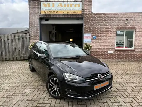 Used VOLKSWAGEN GOLF Petrol 2015 Ad 