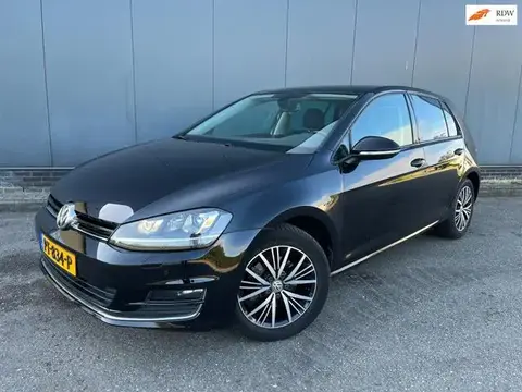 Used VOLKSWAGEN GOLF Petrol 2017 Ad 